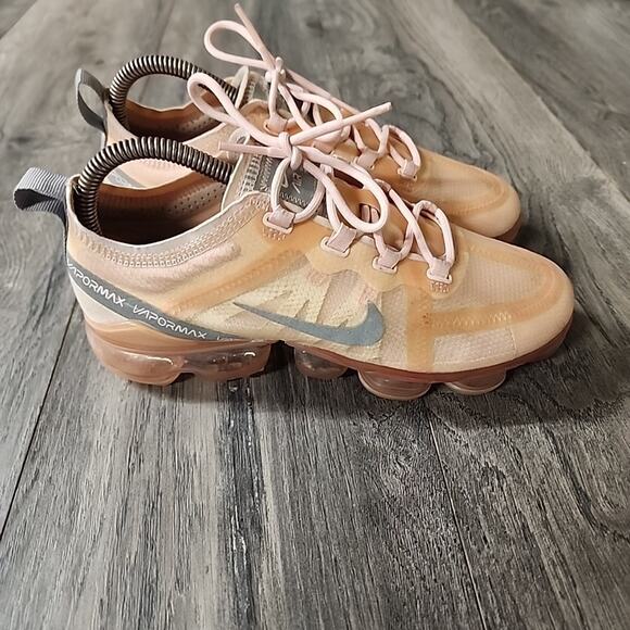 Nike Womens Air VaporMax CQ9703-600 Peach Pink Running Shoes Sneakers Size 7 - Picture 2 of 8